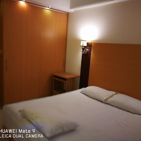 Rajanigandha Family Suites Дакка Экстерьер фото