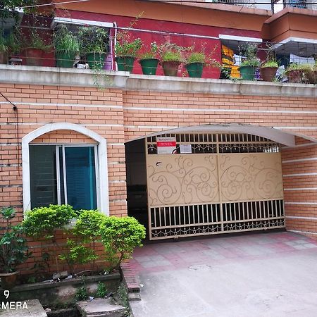 Rajanigandha Family Suites Дакка Экстерьер фото