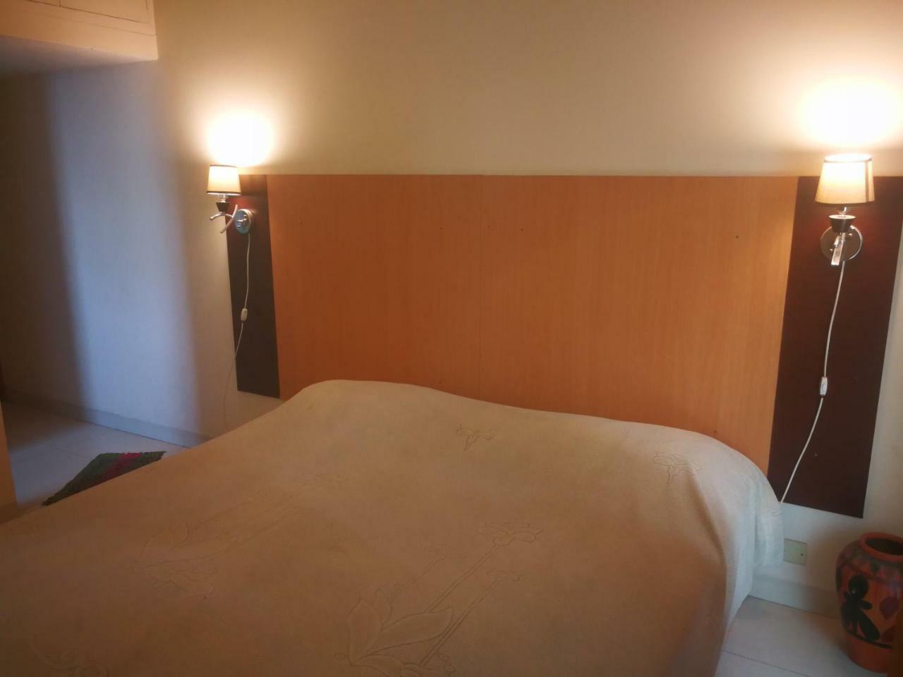 Rajanigandha Family Suites Дакка Экстерьер фото